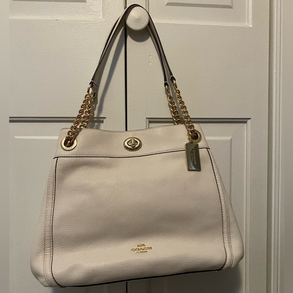 Coach Turnlock Edie Shoulder Bag in Pebble Leather with gold hardware
